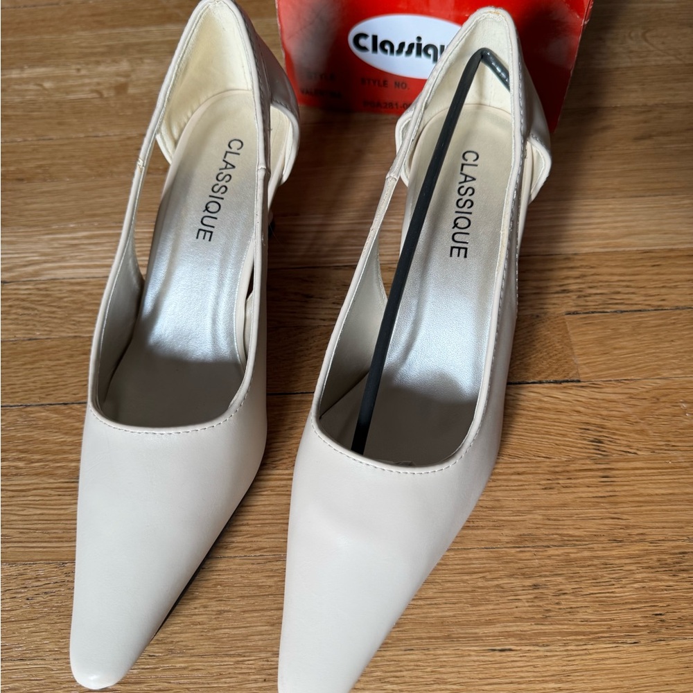 Classique Women's Elegant Cream Heels 7.5